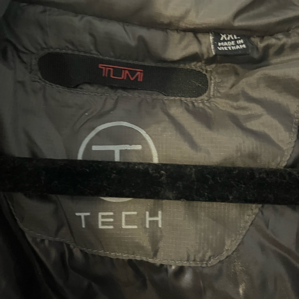 Winter. Missing tags never worn. Has extra zipper and snaps in sealed envelope.